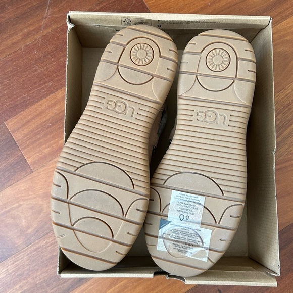 UGG Women's Lakeside Heritage Lace Boots in Chestnut Color- Size 7.5 - Picture 4 of 11